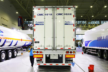 13.75米系列&nbsp;厢式半挂车外观图片