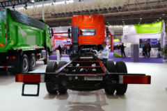 东风柳汽 乘龙H5中卡 245马力 4X2 9.7米厢式载货车(国六)(LZ5180XXYH5AC2)