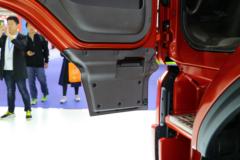 东风柳汽 乘龙H5中卡 245马力 4X2 9.7米厢式载货车(国六)(LZ5180XXYH5AC2)