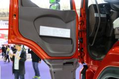 东风柳汽 乘龙H5中卡 245马力 4X2 9.7米厢式载货车(国六)(LZ5180XXYH5AC2)