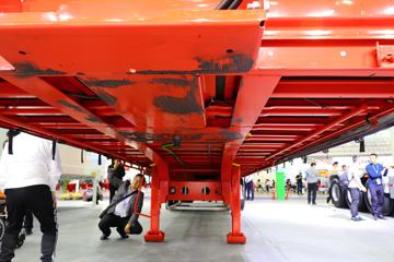 13.75米系列&nbsp;厢式半挂车外观图片