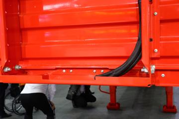 13.75米系列&nbsp;厢式半挂车外观图片