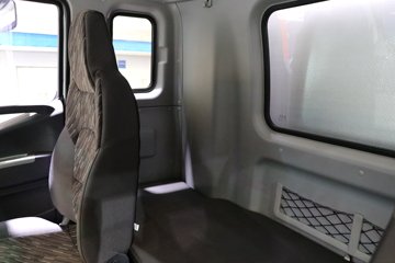 ���� ŷ��Rϵ 220���� 8.1���Ű���ʽ�ػ���(����)(BJ5166XXY-2A)ͼƬ