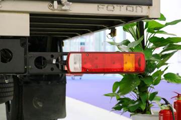 ���� ŷ��Rϵ 220���� 8.1���Ű���ʽ�ػ���(����)ͼƬ