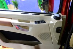 陕汽重卡 德龙X5000 轻量化版 550马力 6X4牵引车(SX4250XC4Q2)