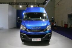 南京依维柯 欧胜 146马力 3.0T 8AT高顶封闭货车