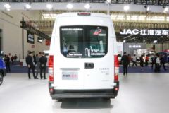 南京依维柯 欧胜 2020款 129马力 2.3T 5座 高顶商务车