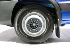 南京依维柯 欧胜 146马力 3.0T 8AT高顶封闭货车
