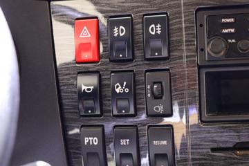 һ����� J6L 4X2����������(������)(CHD5121TCAJFBEV)ͼƬ