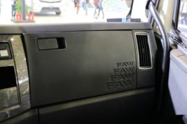 一汽解放底盘&nbsp;垃圾运输车驾驶室图片