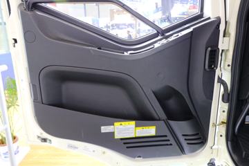 一汽解放底盘&nbsp;垃圾运输车驾驶室图片