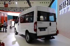 东风股份 御风V9 2.3L 136马力 中顶 高规格商务车