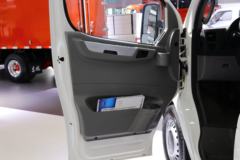 东风股份 御风V9 2.3L 136马力 中顶 高规格商务车
