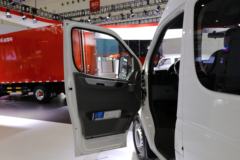 东风股份 御风V9 2.3L 136马力 中顶 高规格商务车