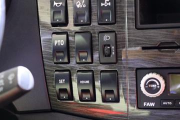 һ����� J6L 4X2���綯�����жʽ������(������)(ZBH5180ZXXCABEV)ͼƬ