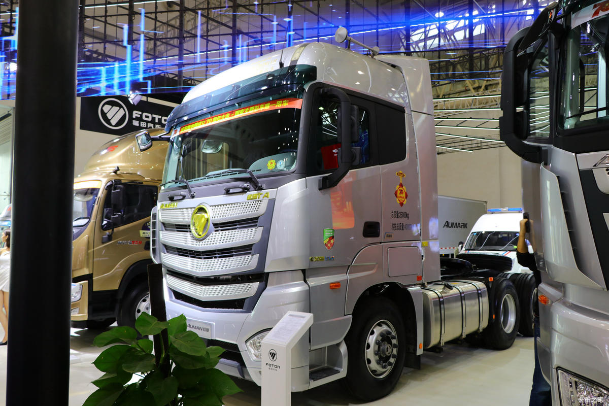 福田 欧曼EST-A 基本型 460马力 6X4 AMT自动挡危险品牵引车