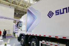 中国重汽 HOWO T7H 440马力 8X4 冷藏挂肉车(宏昌天马牌)(国六)
