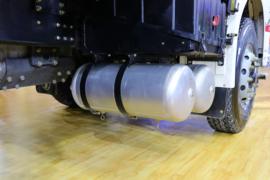 德龙L3000&nbsp;扫路车底盘图片