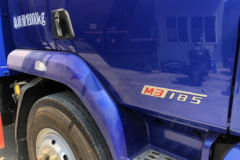 东风柳汽 新乘龙M3中卡 185马力 4X2 5.7米仓栅式载货车(LZ5180CCYM3AB)