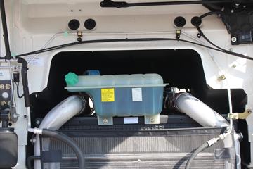 �й����� HOWO T7H�ؿ� 500���� 4X2ǣ����(��Һ��������)(����)(ZZ4187V361HF1)ͼƬ