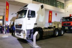 中国重汽 HOWO T7H重卡 440马力 6X4牵引车(超速挡)(ZZ4257V324HE1B)