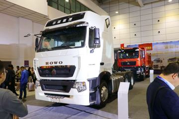 中国重汽 HOWO T7H重卡 440马力 6X4牵引车(超速挡)(ZZ4257V324HE1B)