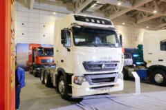 中国重汽 HOWO T7H重卡 440马力 6X4牵引车(超速挡)(ZZ4257V324HE1B)