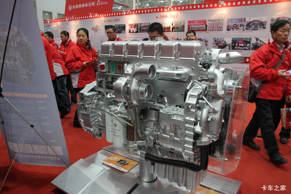 东风雷诺dCi300-40 300马力 11L 国四 柴油发动机