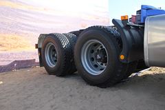 福田 欧曼GTL 6系重卡 385马力 6X4 牵引车(GTL-2490高顶标准版驾驶室)(BJ4259SMFKB-3)