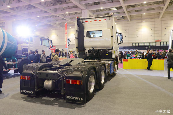 国六豪沃豪瀚燃气牵引车,交11.11元抵1111元