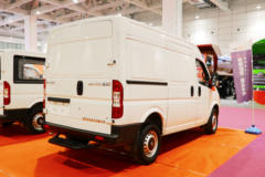 东风股份 御风 136马力 短轴中顶 3座 2.5T封闭货车