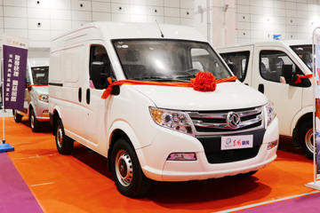 东风股份 御风 136马力 短轴中顶 3座 2.5T封闭货车