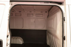 东风股份 御风 136马力 短轴中顶 3座 2.5T封闭货车