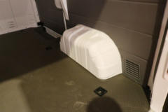 东风股份 御风 136马力 短轴中顶 3座 2.5T封闭货车