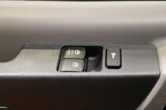 东风股份 御风 136马力 短轴中顶 3座 2.5T封闭货车