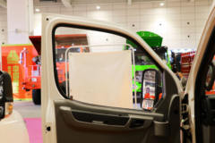 东风股份 御风 136马力 短轴中顶 3座 2.5T封闭货车