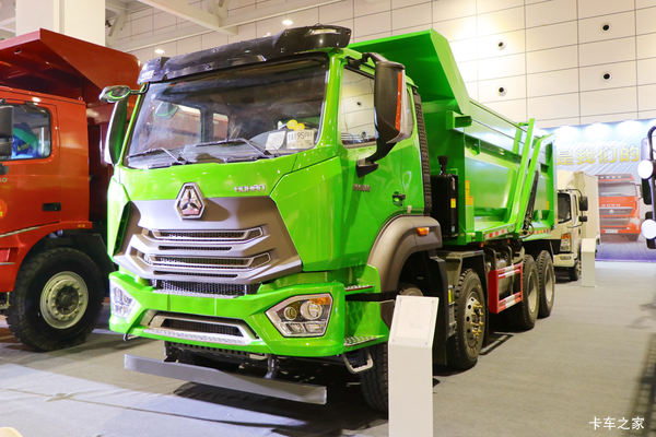 中国重汽 豪瀚N6G重卡 380马力 8X4 7.2米自卸车
