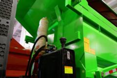 中国重汽 豪瀚N6G重卡 380马力 8X4 5.6米自卸车