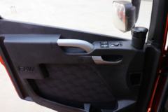 青岛解放 JH6 卓越版 420马力 8X4 9.4米冷藏车(CA5310XLCP25K2L7T4E5A80)