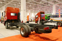 东风柳汽 乘龙H5中卡 240马力 4X2 6.8米栏板载货车(LZ1182M3AB)