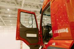 东风柳汽 乘龙H5中卡 240马力 4X2 6.8米栏板载货车(LZ1182M3AB)
