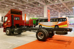 东风柳汽 新乘龙M3中卡 185马力 4X2 6.2米栏板载货车(LZ1160M3AB)
