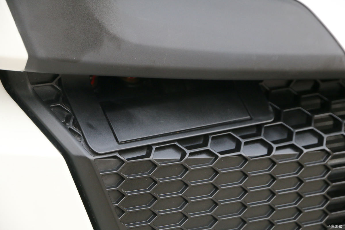 ���� V9�ؿ� 550���� 6X4 AMT�Զ���ǣ����(Һ��)(CGC4251D5FCCL)���                                                