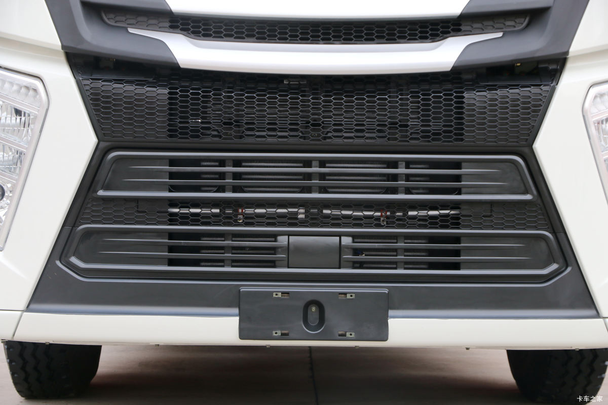 ���� V9�ؿ� 550���� 6X4 AMT�Զ���ǣ����(Һ��)(CGC4251D5FCCL)���                                                