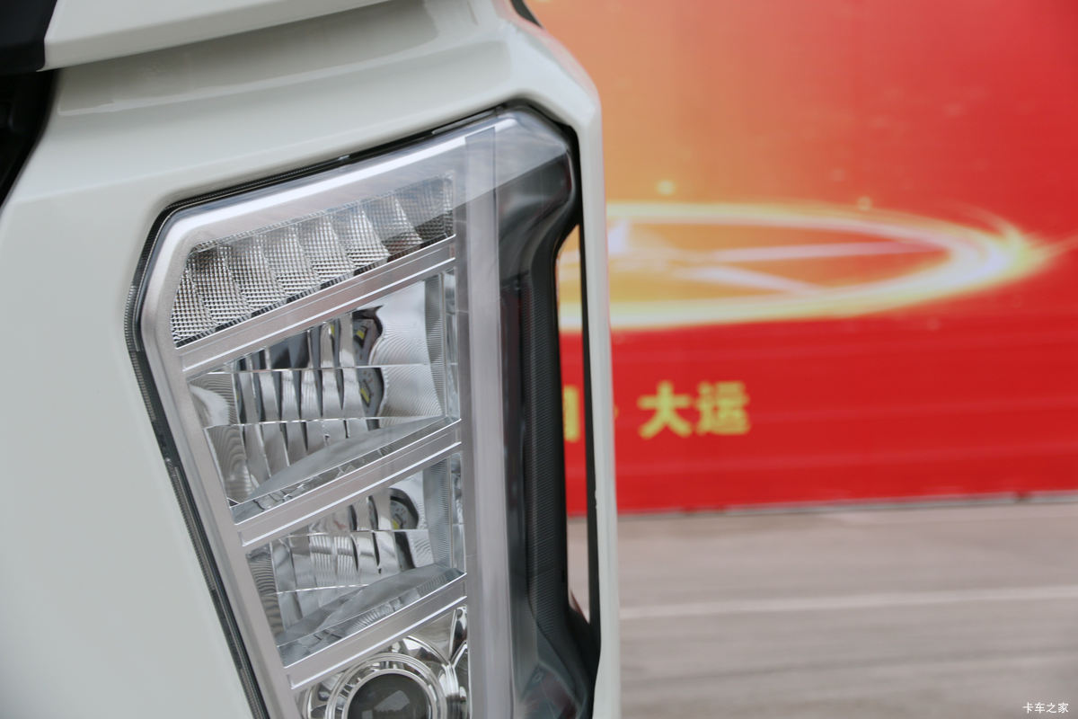 ���� V9�ؿ� 550���� 6X4 AMT�Զ���ǣ����(Һ��)(CGC4251D5FCCL)���                                                