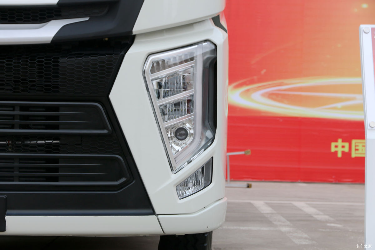 ���� V9�ؿ� 550���� 6X4 AMT�Զ���ǣ����(Һ��)(CGC4251D5FCCL)���                                                