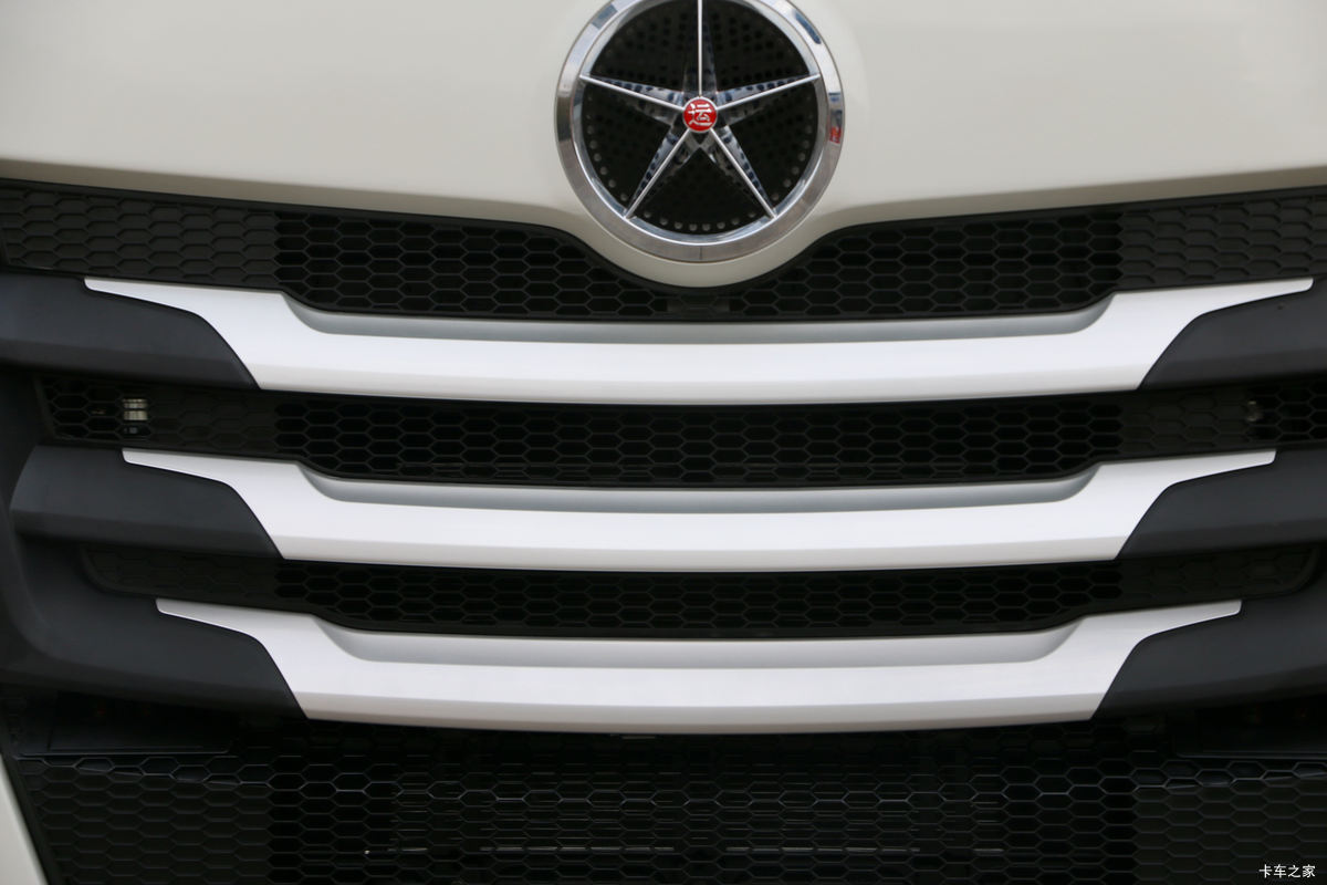 ���� V9�ؿ� 550���� 6X4 AMT�Զ���ǣ����(Һ��)(CGC4251D5FCCL)���                                                