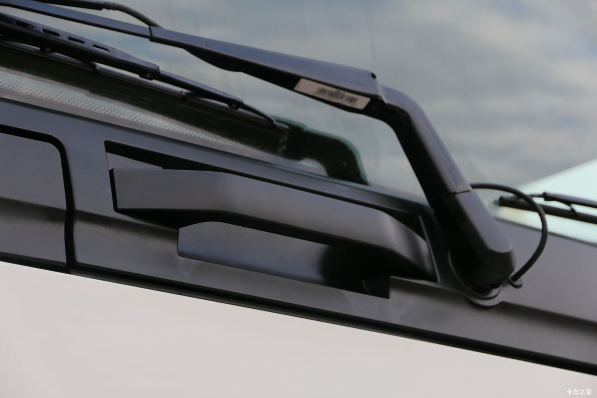 ���� V9�ؿ� 550���� 6X4 AMT�Զ���ǣ����(Һ��)(CGC4251D5FCCL)���                                                