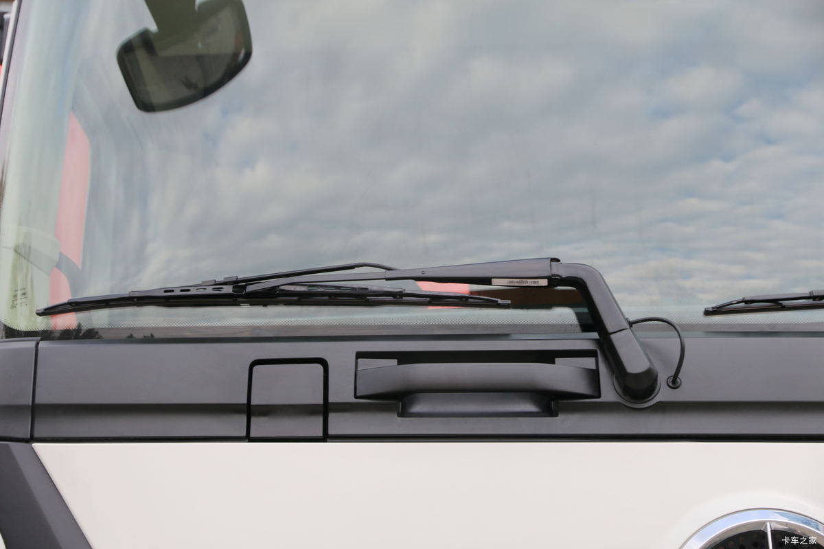 ���� V9�ؿ� 550���� 6X4 AMT�Զ���ǣ����(Һ��)(CGC4251D5FCCL)���                                                