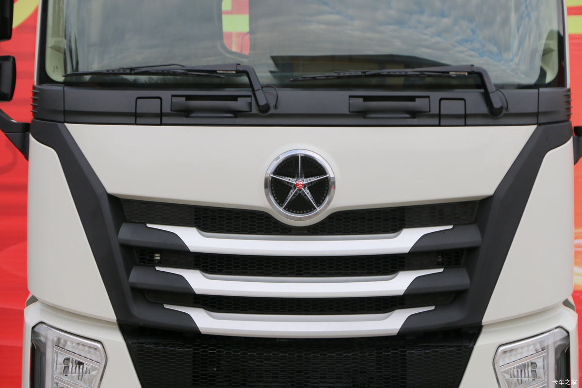 ���� V9�ؿ� 550���� 6X4 AMT�Զ���ǣ����(Һ��)(CGC4251D5FCCL)���                                                